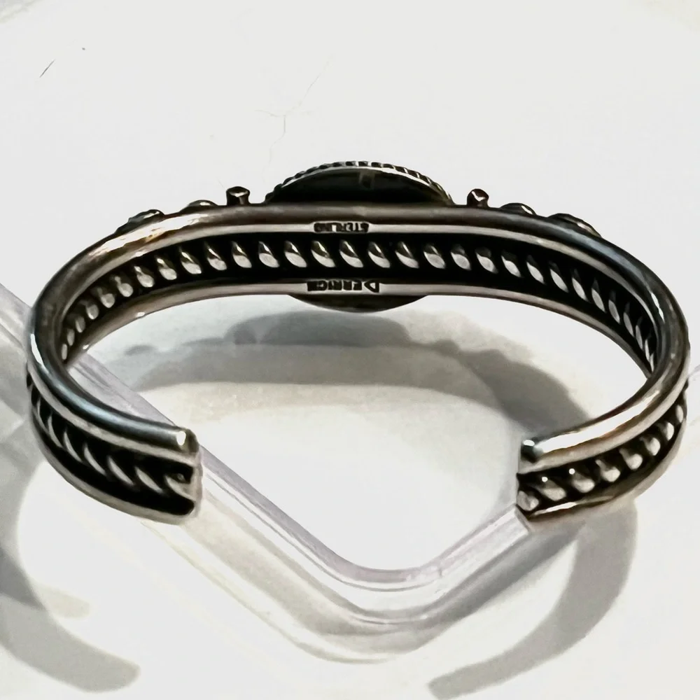Signed - Derrick Gordon, Navajo. Elegant “Ajax” Turquoise Sterling Silver Cuff - Picture 7 of 12